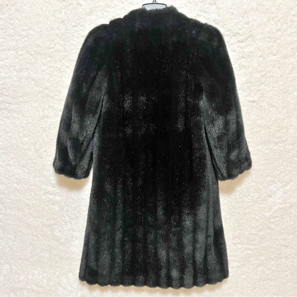 Vintage Women's Faux Fur Black Coat
Size 8 - Picture 6 of 11